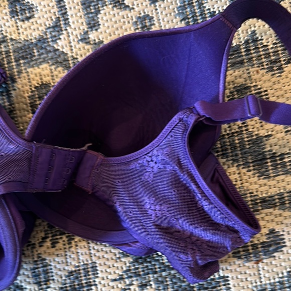 Bali Purple Satin Underwire Bra. Size 38C.  Worn several times. - Picture 6 of 15